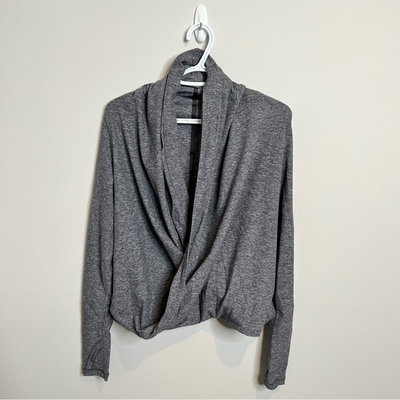 ❄️ IVIVVA by Lululemon Four Count Shrug Hooded Wrap - Picture 4 of 8